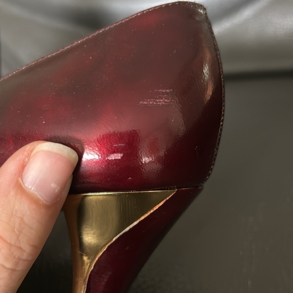 Stuart Weitzman Burgundy and Gold Patent Leather High Heels Sz 7 - Picture 10 of 13